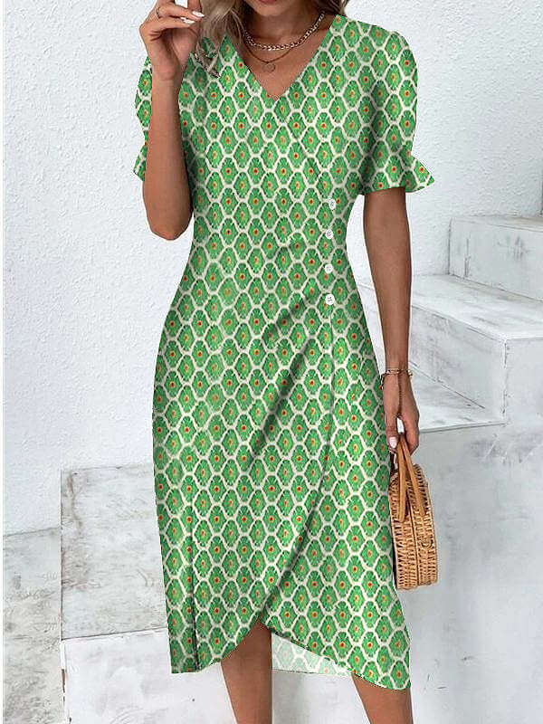 Elegant flerfarget damekjole med tidløs stil. Komfortabel for vår og sommer. Feminin design.