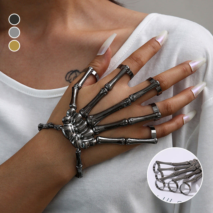 Armbånd med metallskaller på håndleddet. Unisex punk/gotisk tilbehør for en personlig stil.