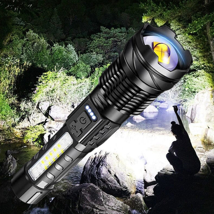 Kraftig hvit laserlykt, ultralys og langtrekkende, perfekt for utendørs bruk og eventyr.