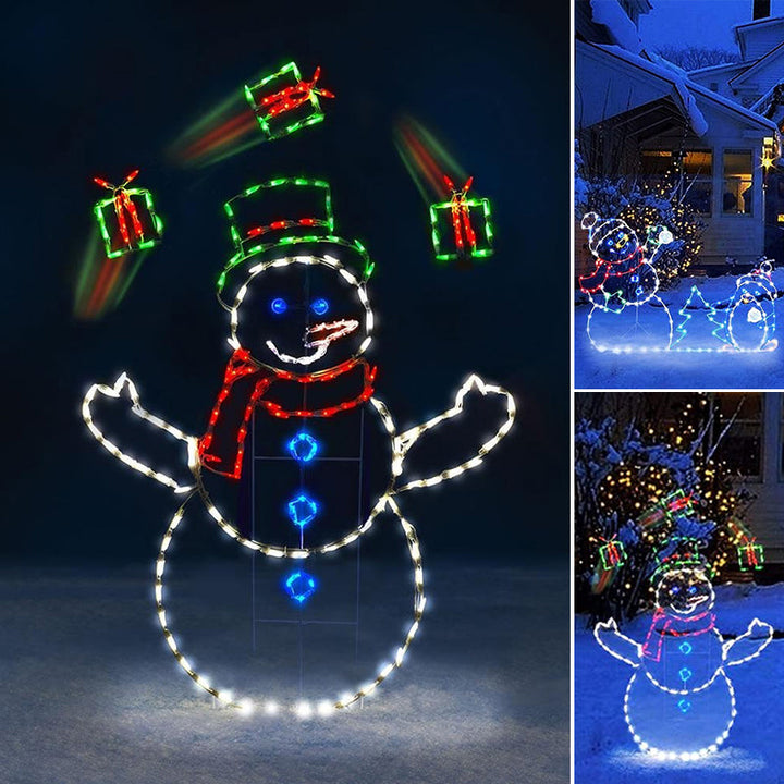 Festlig animert snøballkamp med snømann og pingvin. Fantastisk utendørs lysdekorasjon til jul og vinter.