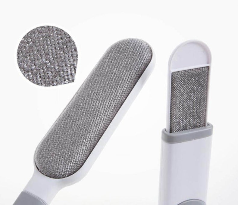 Hånd holder den ergonomiske Magisk Dyrehårfjerner, klar for effektiv pelsfjerning i hjemmet.