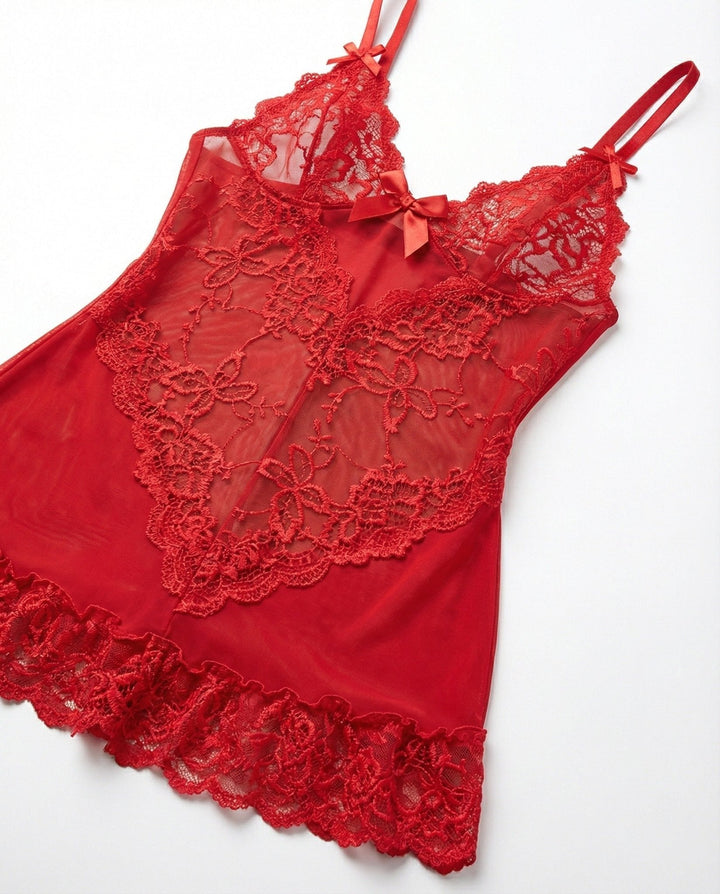 Myk og lett blonde chemise, med g-streng for komplett sett.