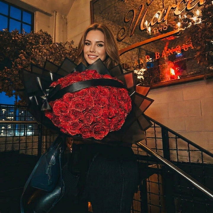 Romantisk glitrende rose, perfekt som valentinsdag- eller bryllupsgave. Evig skjønnhet.
