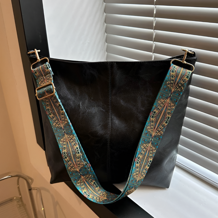 Vintage dame håndveske i brunt semsket skinn med elegant design, perfekt for hverdag og fest.