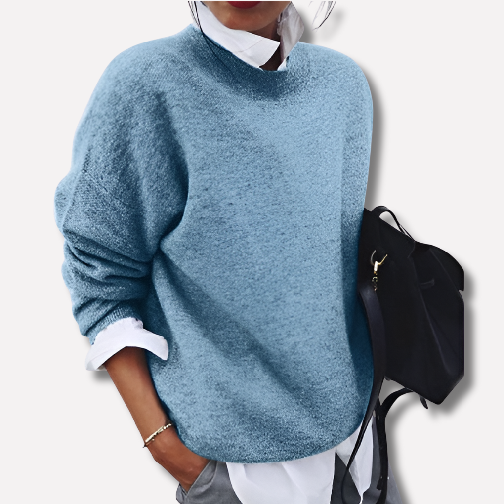 Svart, elegant kvinners ullgenser med rund hals. Langermet strikkegenser for dame, ideell for casual vintermote.