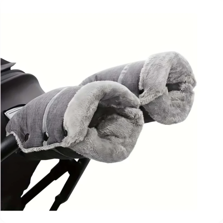 Praktiske vanntette håndvarmere for barnevogn. Svarte vinterhansker med fleece og enkel feste holder hendene tørre og varme.