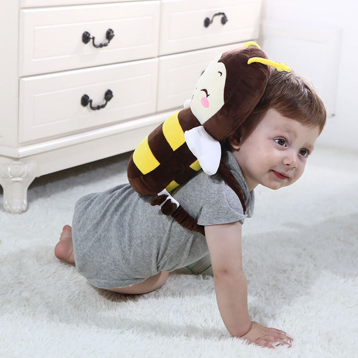 Fallbeskyttelse for baby, hode- og ryggpute som sikrer barnets trygghet hjemme.