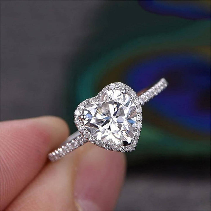 Detaljert bilde av hjertering, Cubic Zirconia og 925 sterling sølv. Forlovelsesgave.