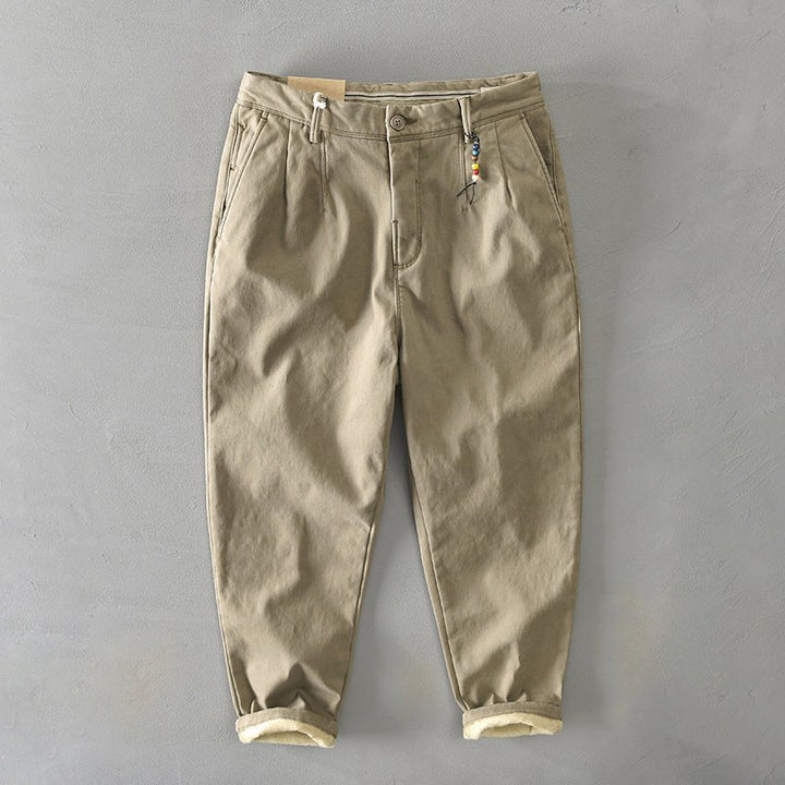 Klassiske sorte herre tapered chinos, et allsidig valg for en smart casual stil, perfekt for enhver anledning.