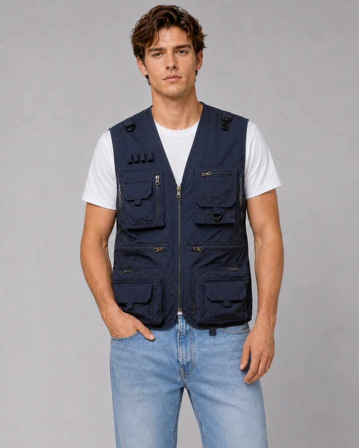 Robust funksjonsvest for menn, laget av lett, hurtigtørkende materiale for aktiv bruk.