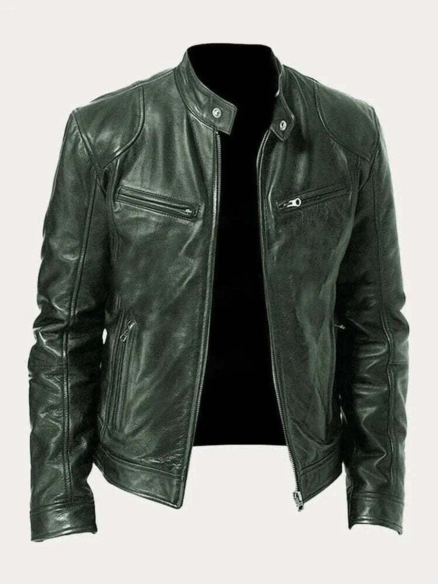Mann i full lengde med svart slim fit bikerjakke, fremhever moderne herremote.