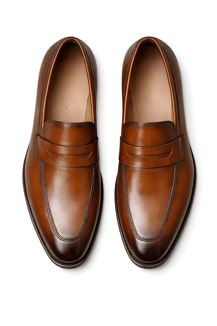 Slitesterk såle på klassiske herre penny loafers, komfortable og formelle pensko for menn.