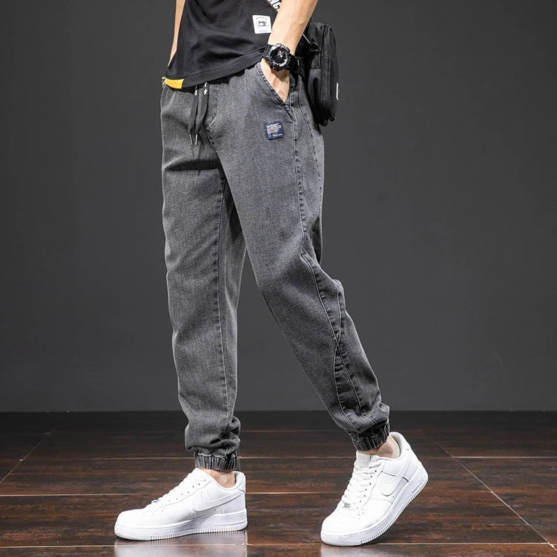 Menns fritidsbukser i stretch denim, ideelle for bevegelse og en avslappet stil.