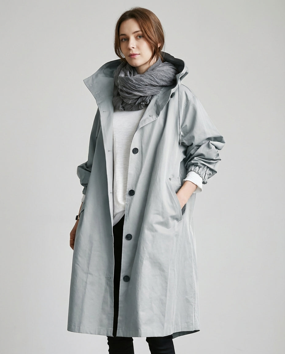 Klassisk trenchcoat for kvinner med hette, elegant yttertøy perfekt for høst og vinter.