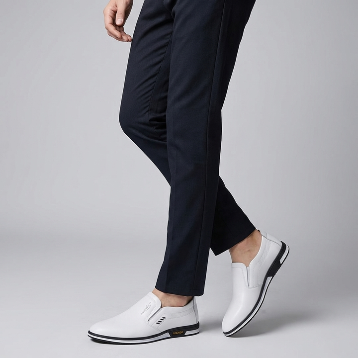 Elegante herresko i premium lær. Klassiske skinnsko for menn som verdsetter stil og komfort.
