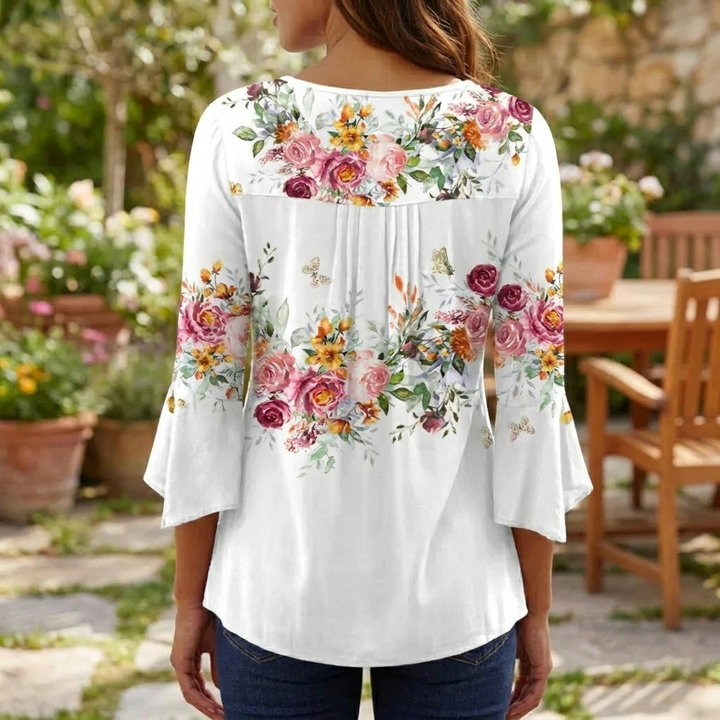 Kvinne i elegant topp med lange ermer, perfekt for kontorbruk. Stilren damebluse.