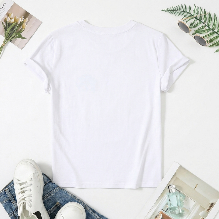 Dame England fotball t-skjorte i graffiti-stil, ideell for uformell bruk og streetwear. Vis din støtte.