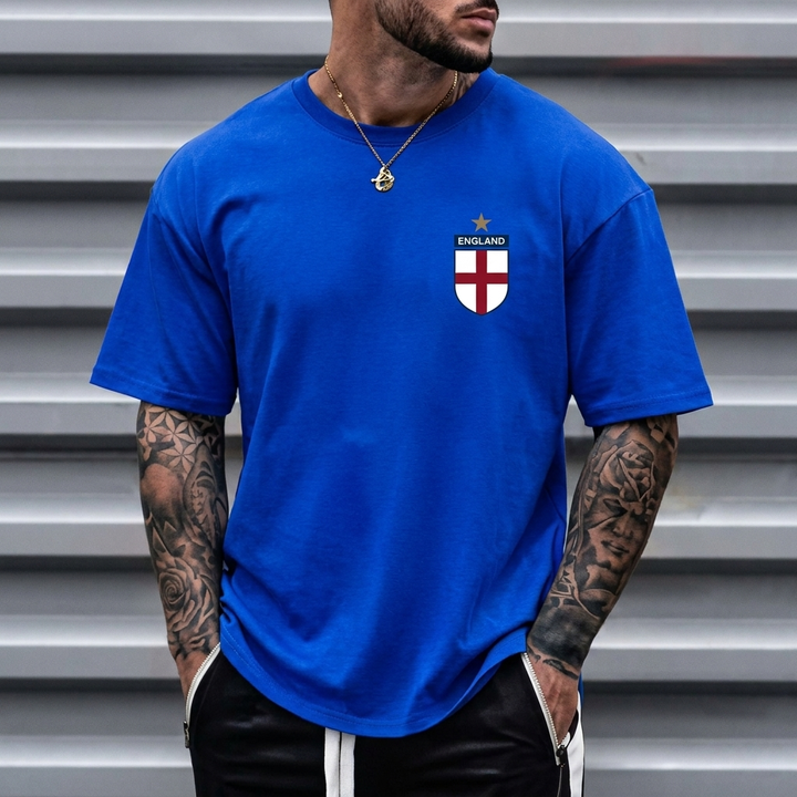 Unisex England t-skjorte, perfekt for fotballfans som ønsker en sporty og casual look.