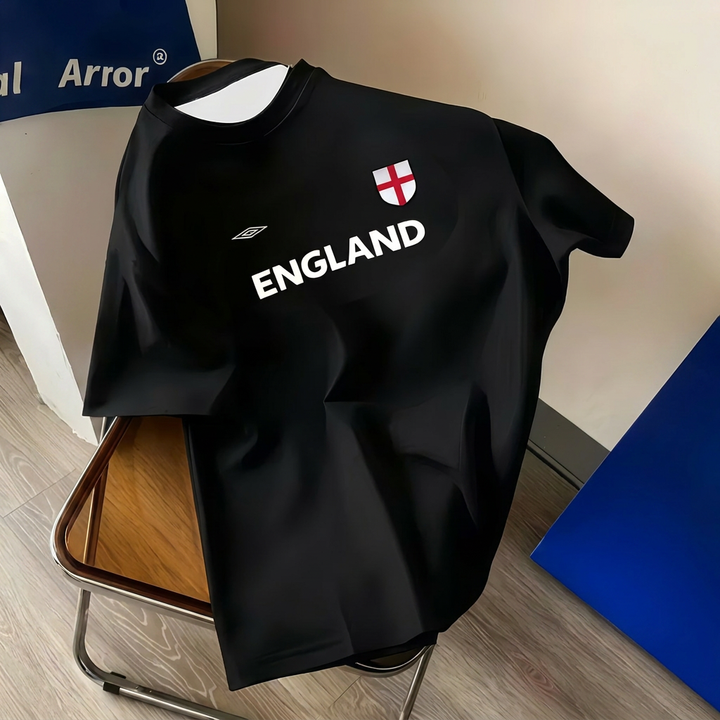 Menns retro England fotballskjorte i pluss størrelse. Klassisk design, pustende stoff, ideell for supportere.