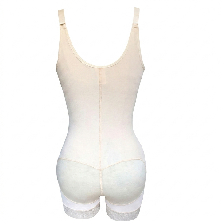 Kvinner's formende bodysuit i hudfarge, sømløst design som skulpturerer silhuetten for et festantrekk.