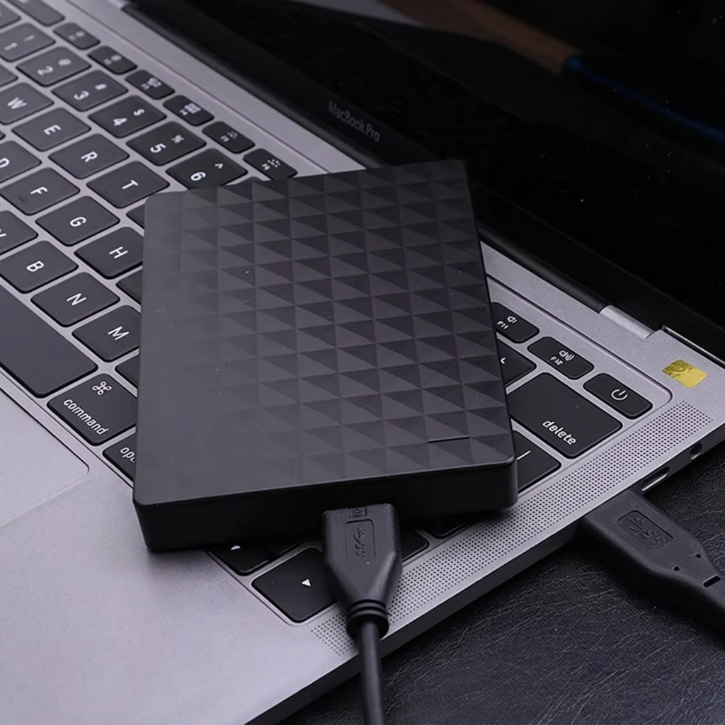 Rask USB 3.0 ekstern harddisk. Perfekt for datalagring, backup av PC, Mac og konsoll data.