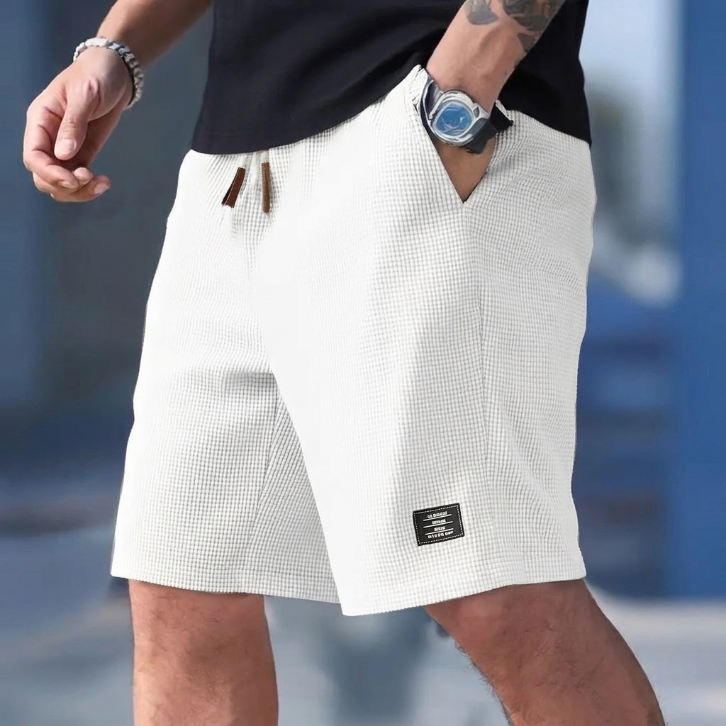 Sommershorts for menn, komfortable og pustende for varme dager. Med snøring og løs passform for utendørs.