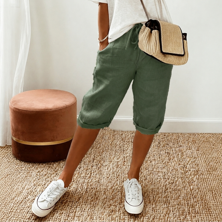 Komfortable fritidsshorts for kvinner med elastisk midje og lommer, perfekt for sommer og avslappet bruk.