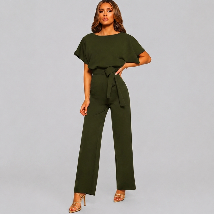 Stilig kortermet damejumpsuit med rett ben. Ideell for fritid og sommerantrekk, ettdels og komfortabel.