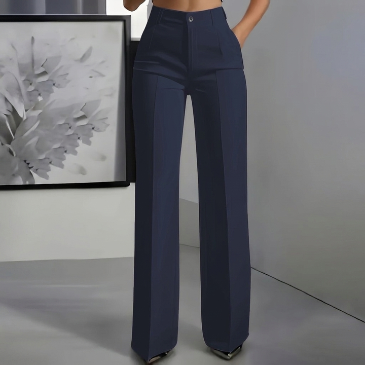 Bakside av komfortable, elegante damebukser i ensfarget polyester. Ideelle kontor- og fritidsbukser.