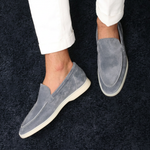 sølv-grå