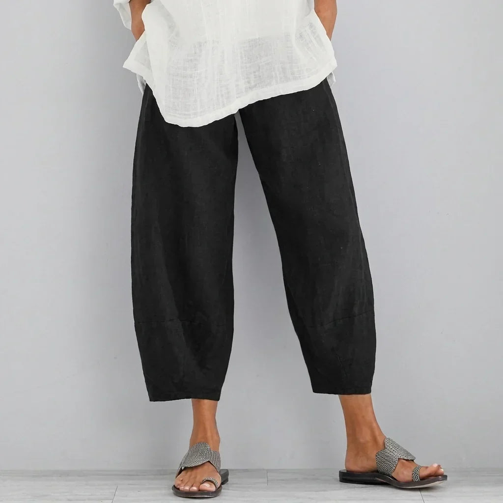 Behagelige, løse capribukser til dame. Allsidig casual stil, ideell som sommerbukse eller hverdagsbukse.