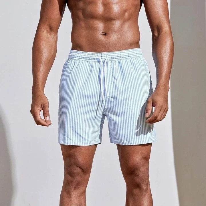 Casual herre strandshorts i mykt stoff. Avslappet passform for ultimat komfort på stranden.