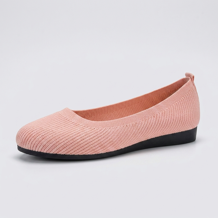 Vårsko for kvinner: Flate slip-on med rund tå. Perfekt for en elegant, men uformell stil.