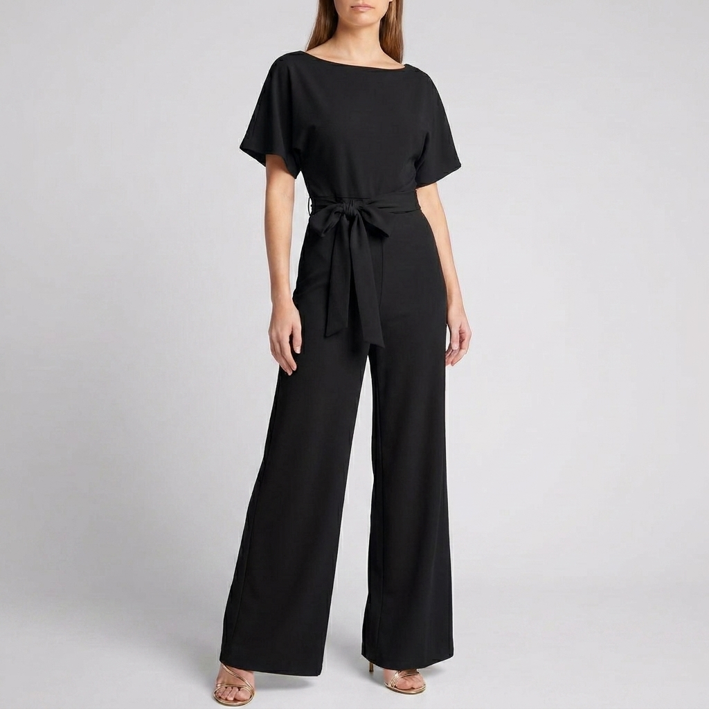 Mote-riktig kvinners jumpsuit med belte, korte ermer og vide ben. Ideell for fest eller elegant hverdagsbruk.
