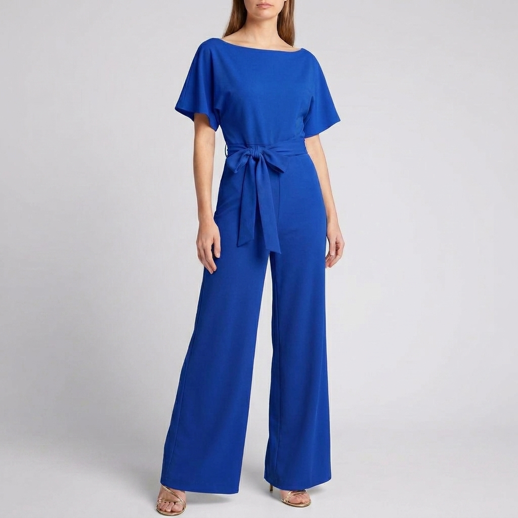 Detaljbilde av belte og midje på elegant kvinners kortermet jumpsuit med vide ben. Komfortabel passform.