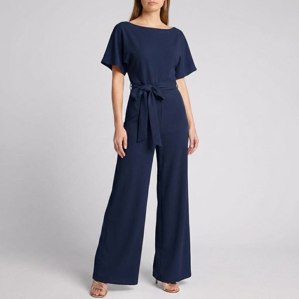 Kvinners kortermet jumpsuit med vide ben og belte, i tidløs farge. Komfortabel og chic hverdagsmote.