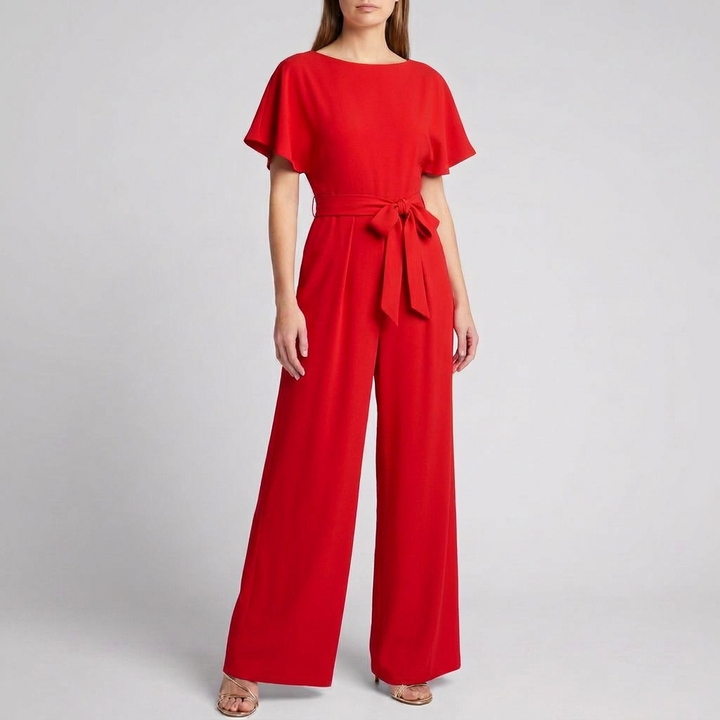 Komfortabel kvinners kortermet jumpsuit med belte. Perfekt for hverdag, reise eller uformelle sommerdager.