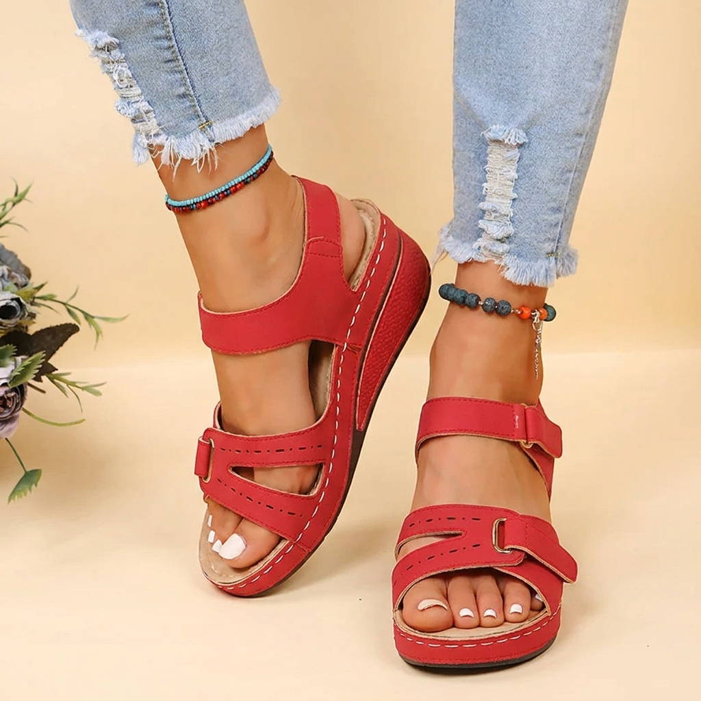 Trendy kvinner peep toe sandaler for damemote. Flate sommersko med borrelås, gir stil og komfort.
