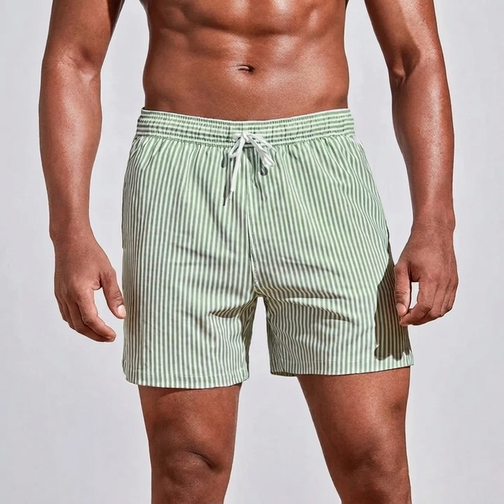 Sommerlige herre strandshorts med kult 3D print. Ideell for fritid og ferie.