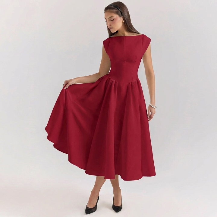 Flytende polyester kvinnekjole, elegant plissert midikjole med høy midje. Ideell sommerkjole for festlige anledninger eller hverdagsbruk.