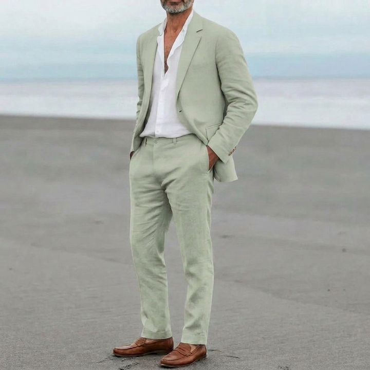 Stilrent todelt dress-sett for herre, med slim fit blazer og bukser. Ideelt for smart casual antrekk.