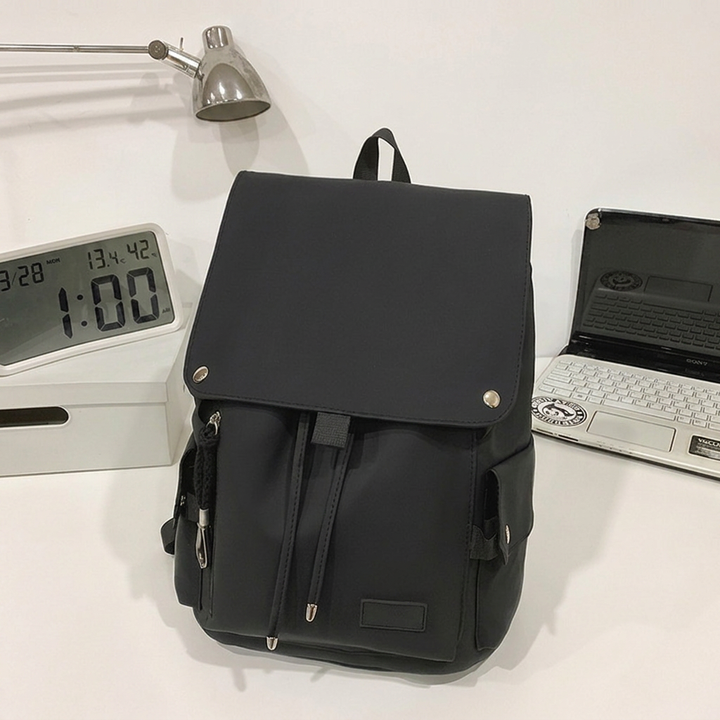 Funksjonell side av menns business laptopveske, med smart oppbevaring og stor kapasitet for organisering.