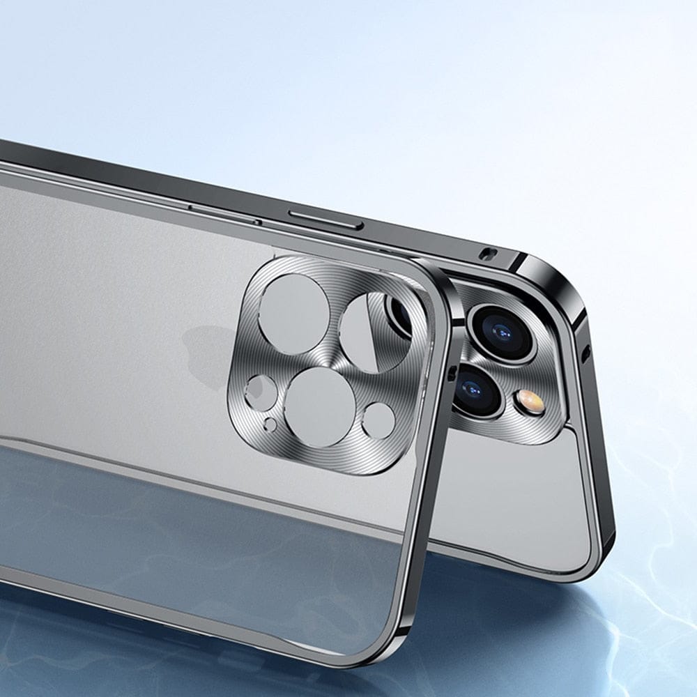 Aluminium iPhone deksel med presis kamerabeskyttelse. Solid metallramme sikrer trygg mobilbeskyttelse.