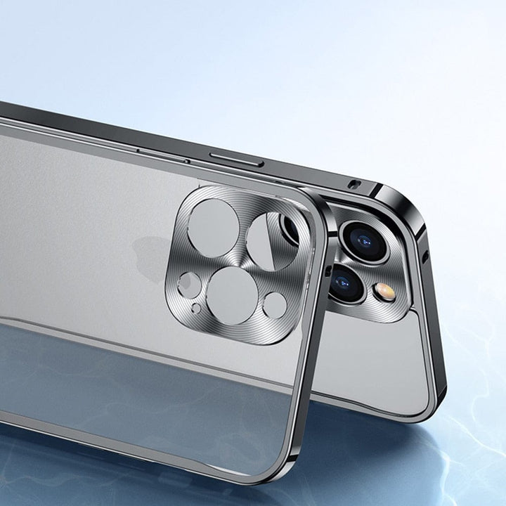 Aluminium iPhone deksel med presis kamerabeskyttelse. Solid metallramme sikrer trygg mobilbeskyttelse.