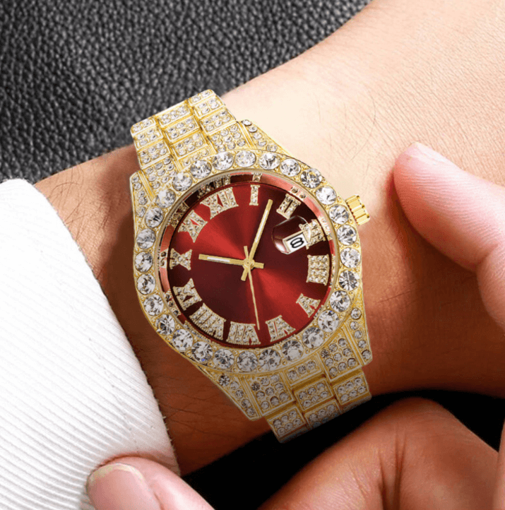 Eksklusivt bling armbåndsur: Elegant herreklokke, fullt iset design med klassiske romertall.