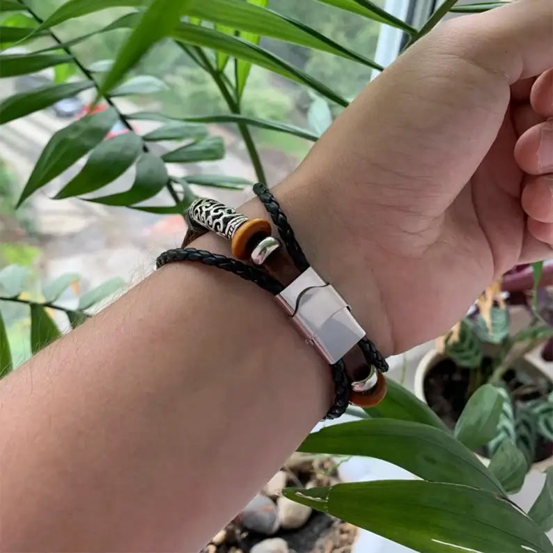 Svart vintage klokkereim i ekte skinn til Apple Watch. Elegant og retro tilbehør for din smartklokke.