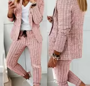 Tidløst damesett: Ensfarget todelt blazer og bukse for en klassisk og elegant look.