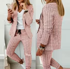 Elegant kontorstil damesett: Todelt blazer og bukse for en profesjonell og komfortabel look.