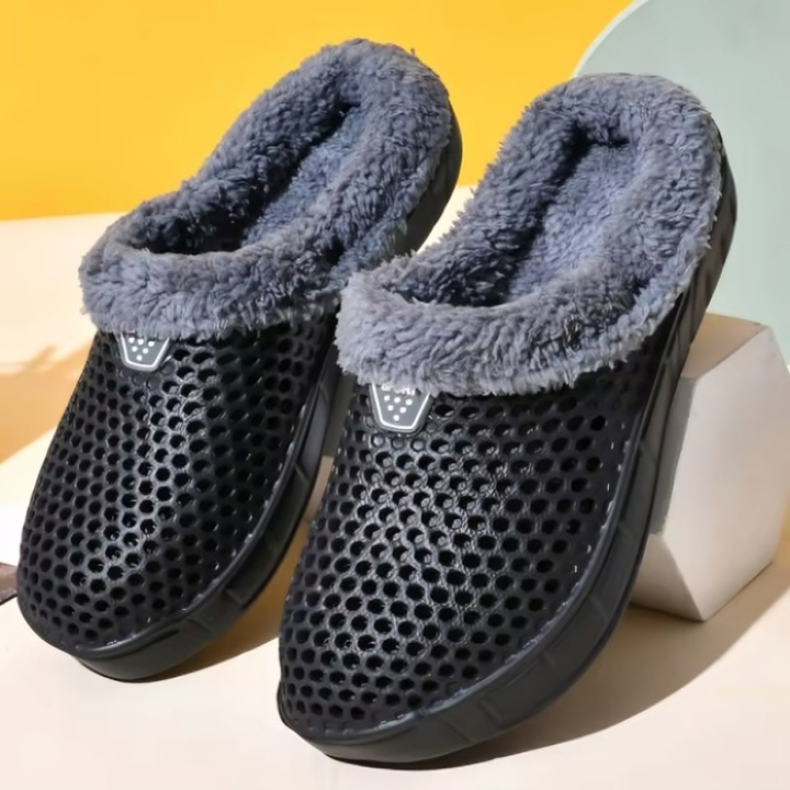 Varme og komfortable unisex hjemmesko for innendørs bruk. Myke slip-on tøfler med sklisikker såle.