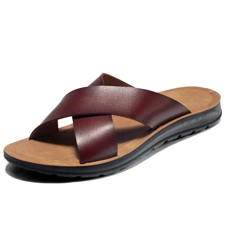 Sidevisning av komfortable WC2026 herresandaler. Lette slip-on sommersko med italiensk stil for fritid.